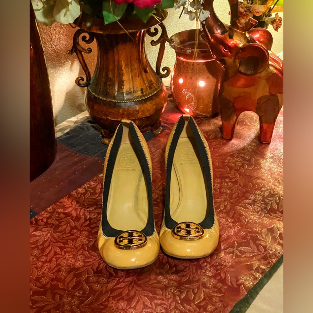 Tory Burch Tan and Black wedge Heels 8.5 Womans